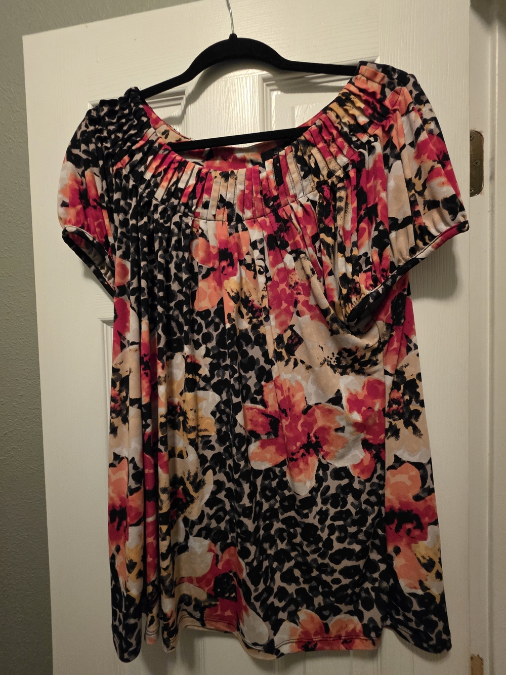 Floral & Leopard Print Short Sleeve Women's Top in Multicolor